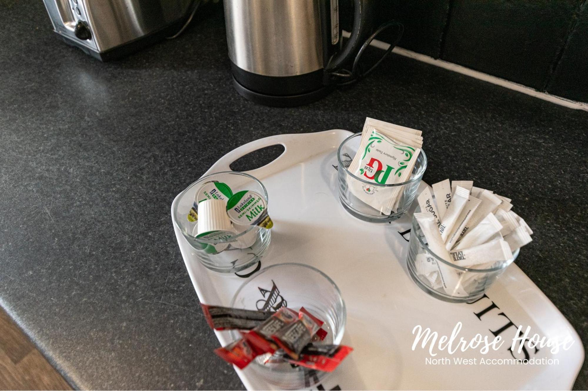 Manchester Work Stays 2Br Home With Parking & Wifi Екстериор снимка