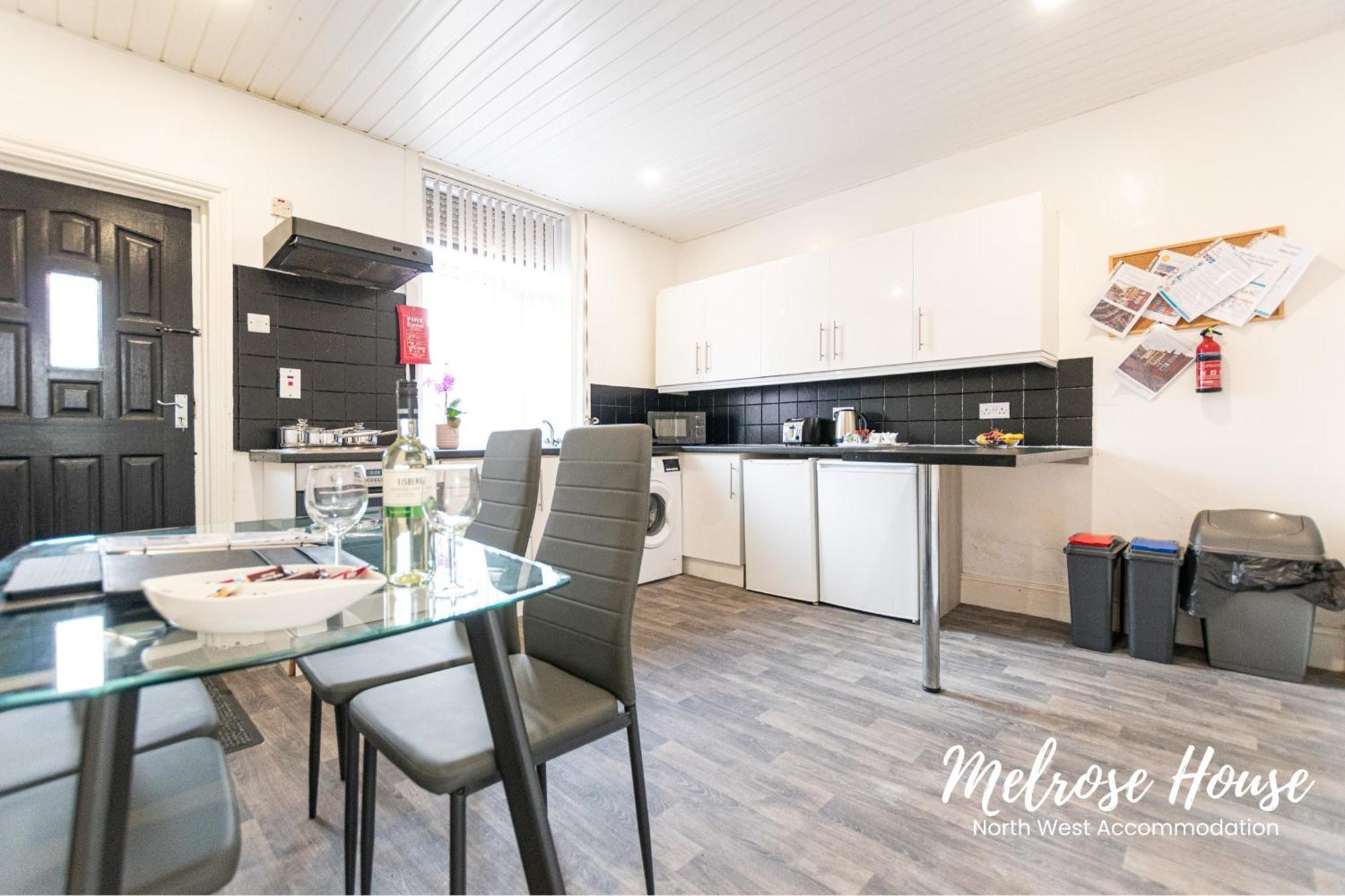 Manchester Work Stays 2Br Home With Parking & Wifi Екстериор снимка