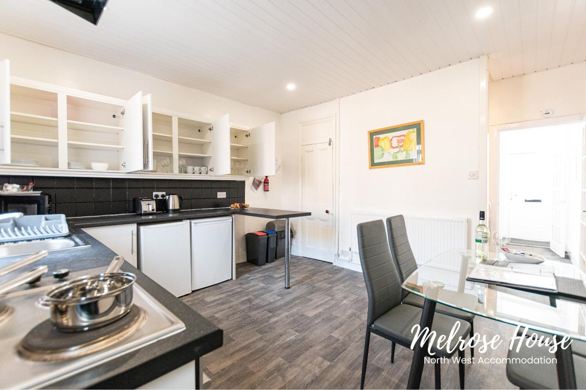 Manchester Work Stays 2Br Home With Parking & Wifi Екстериор снимка