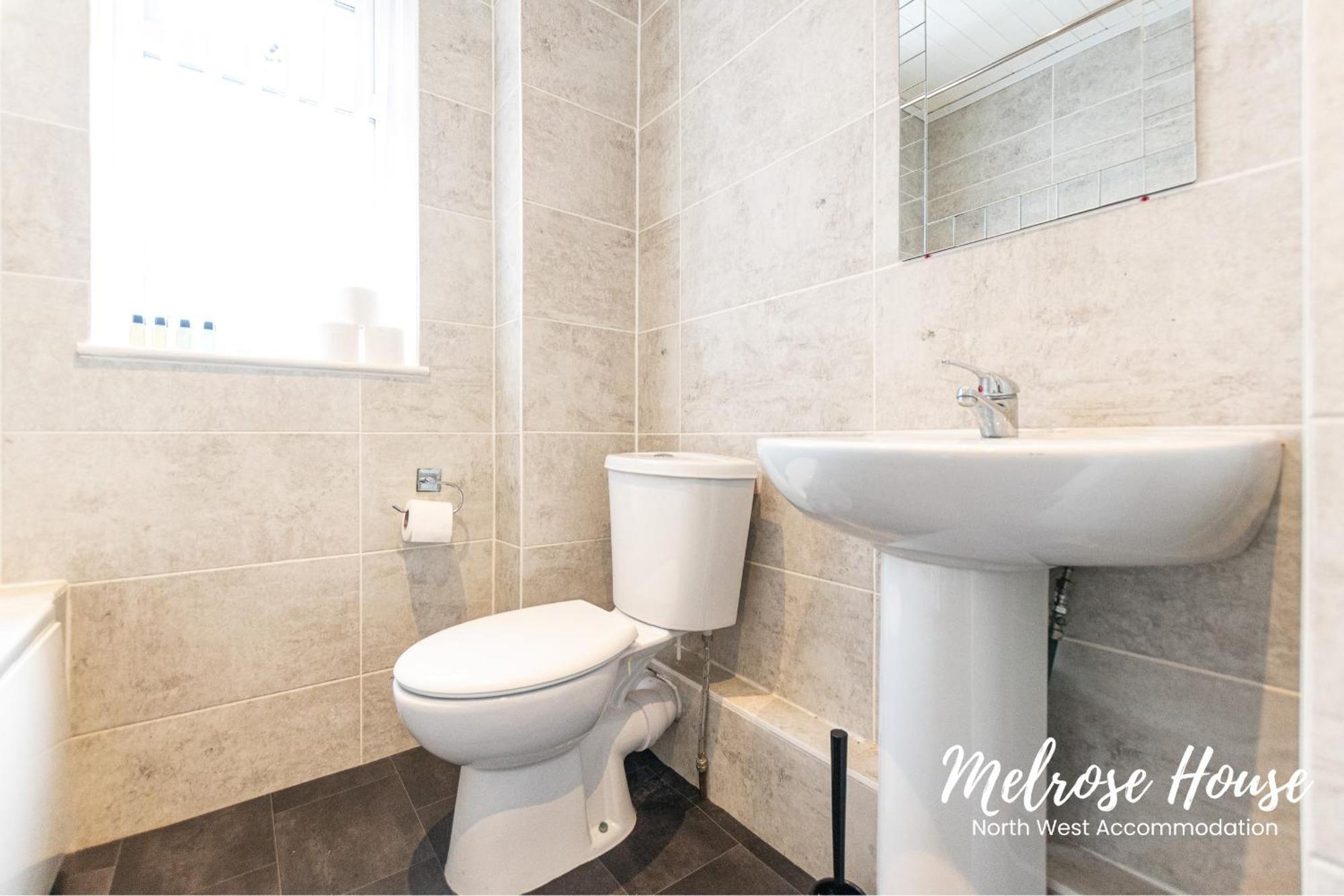 Manchester Work Stays 2Br Home With Parking & Wifi Екстериор снимка