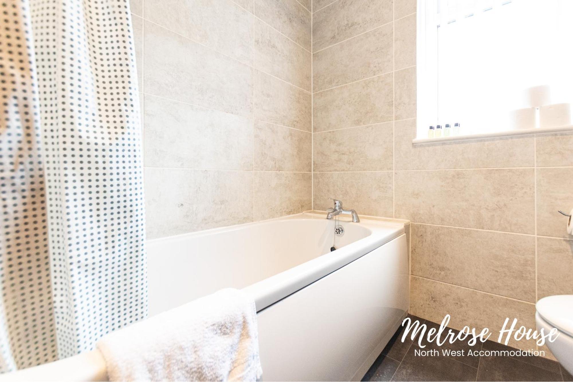 Manchester Work Stays 2Br Home With Parking & Wifi Екстериор снимка